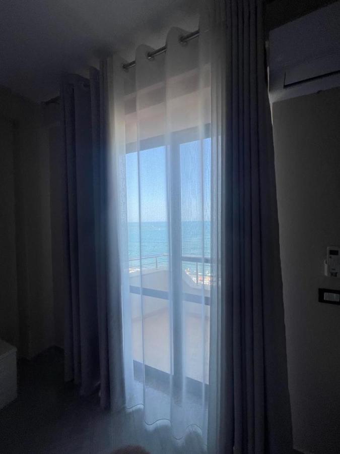 Hotel Ferrara Durres Bagian luar foto