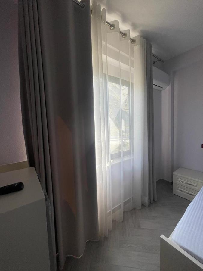 Hotel Ferrara Durres Bagian luar foto