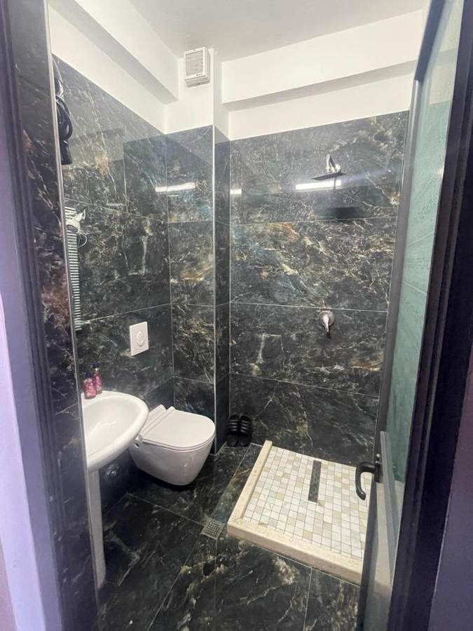 Hotel Ferrara Durres Bagian luar foto