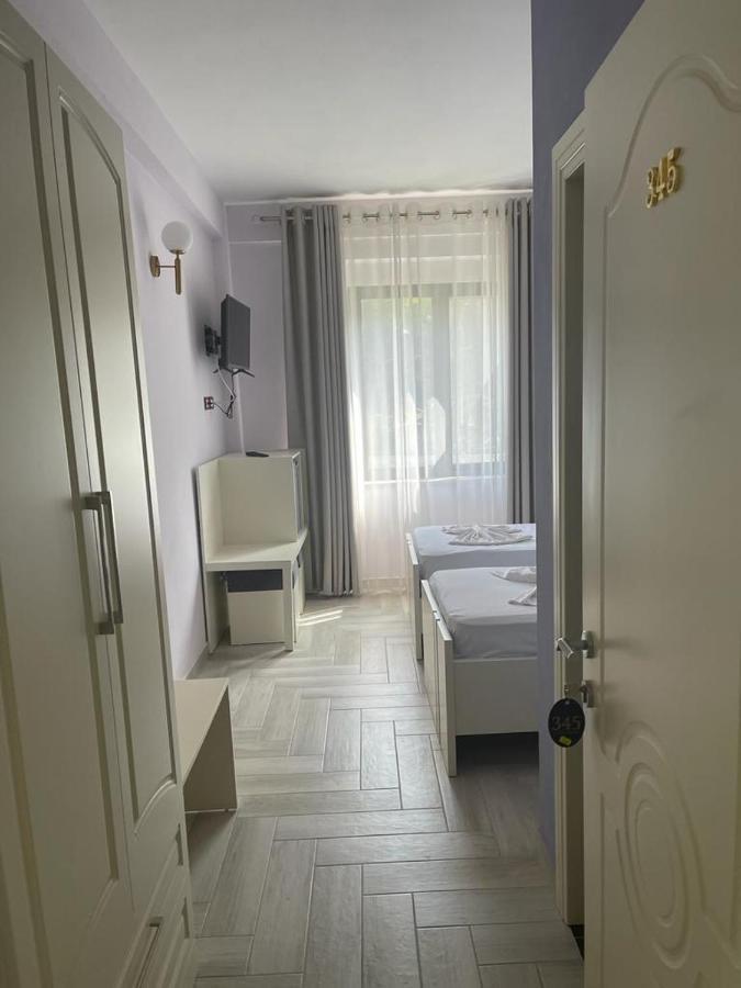 Hotel Ferrara Durres Bagian luar foto